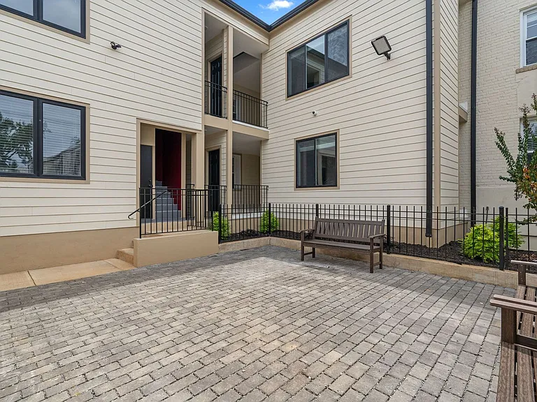 1516 Oates St NE — Photo 24