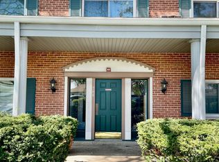 706 E Algonquin Rd Unit 204, Arlington Heights, IL 60005