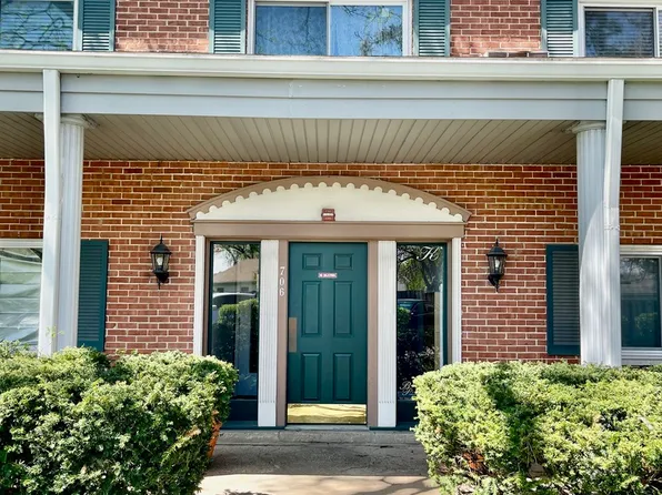 706 E Algonquin Rd Unit 204, Arlington Heights, IL 60005
