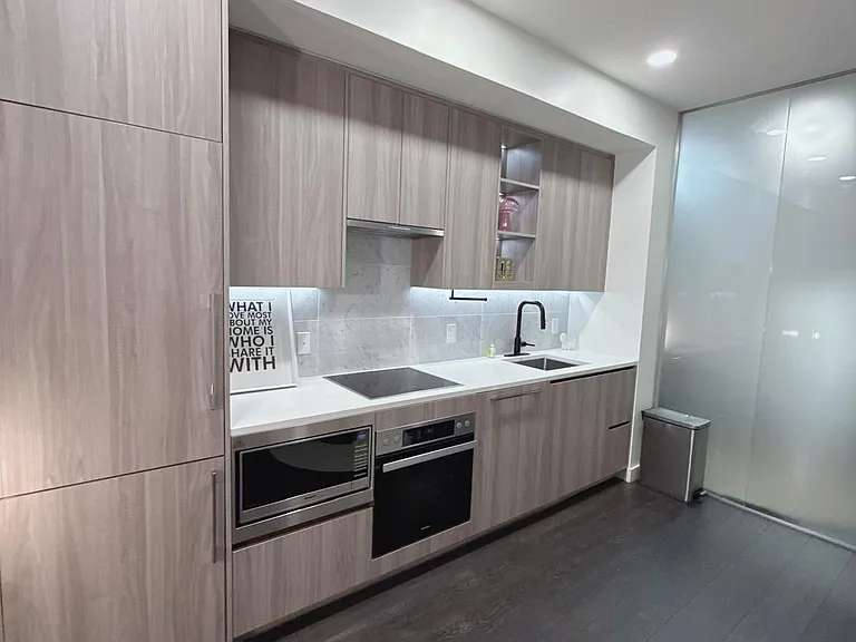 85 McMahon Dr #907 — Photo 17