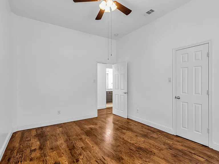 3010 Lena Dr — Photo 21
