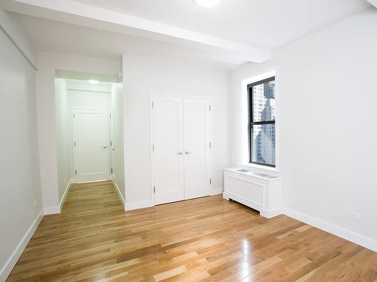 210 W 70th St #1408 — Photo 6