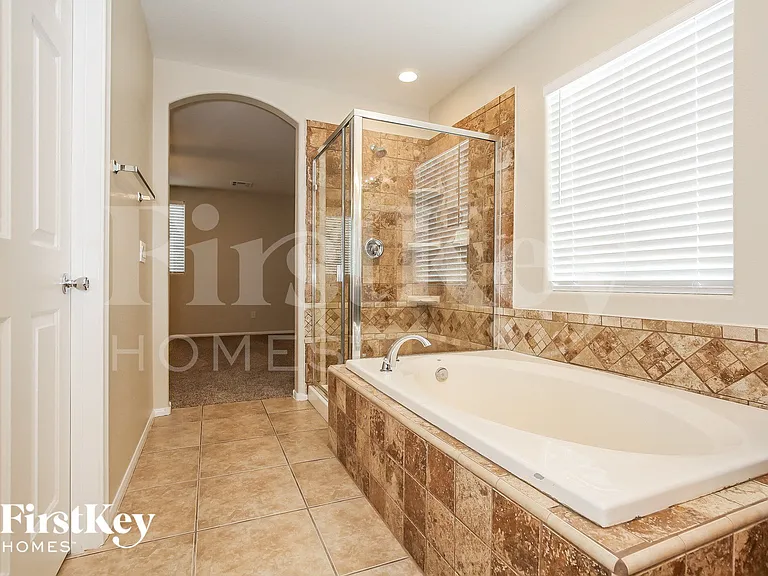 6068 Puesta Del Sol St — Photo 10