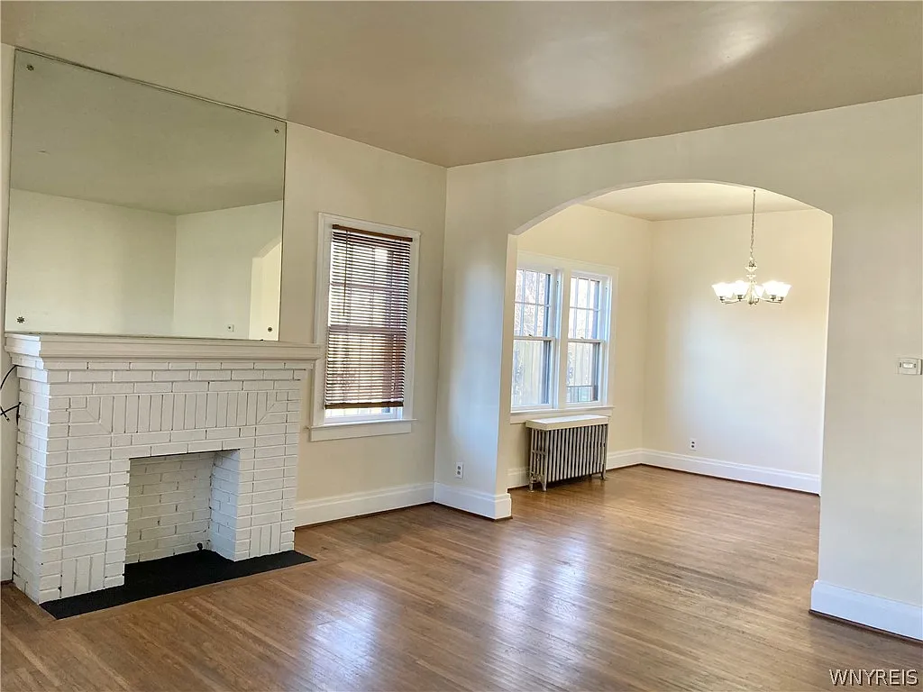 2 bed, 1.0 bath, 1176 sqft, $1,600 — Photo 2