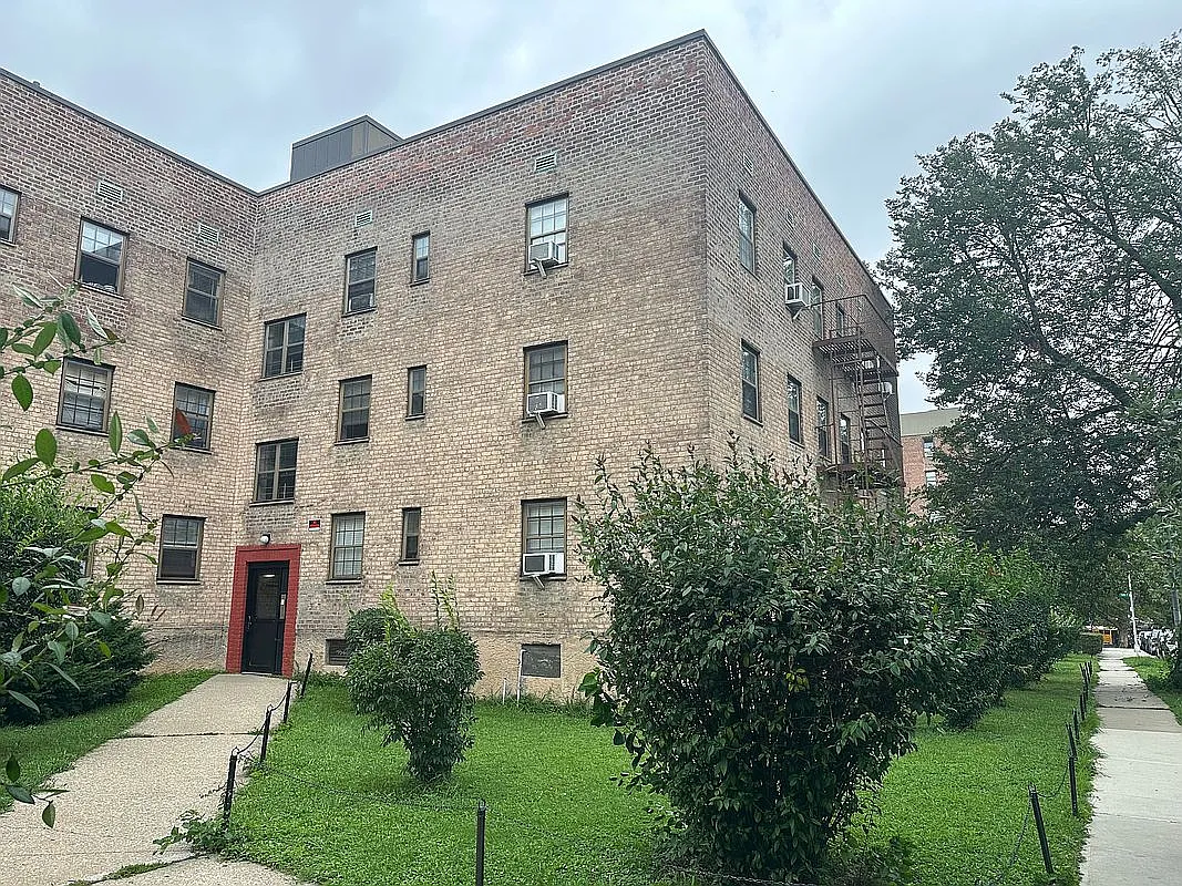 147-11 79th Ave APT 3L photo 1