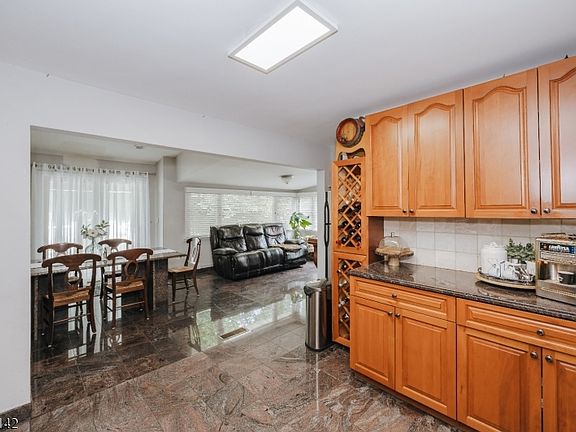5th image of 64 Orchard Dr