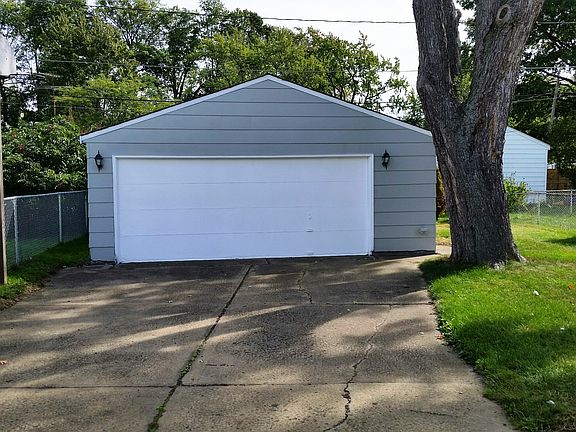 3rd image of 317 Longford Ave