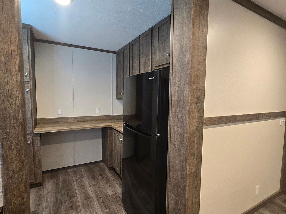 2nd image of 203 Birch Ln