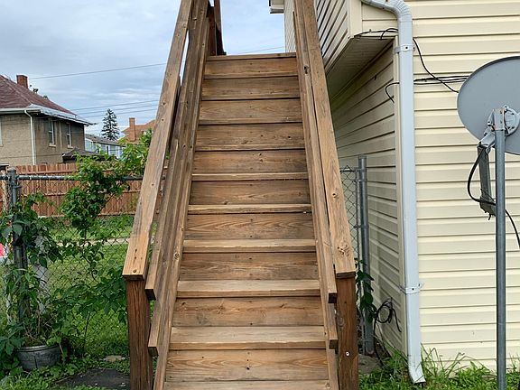 3rd image of 1039 1/2 Morgantown Ave #2