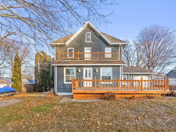 309 W 4th St, Wellsburg, IA 50680