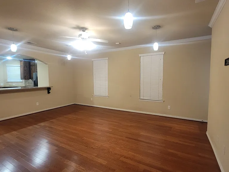 1020 Paradise Cv — Photo 11