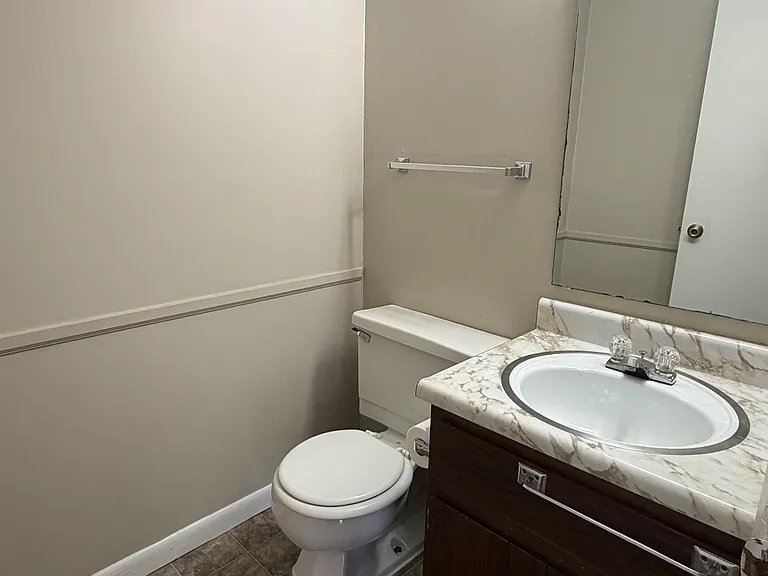752 Anderson St — Photo 8