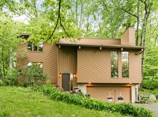 4235 Red Oak Dr, Cedar Rapids, IA 52403