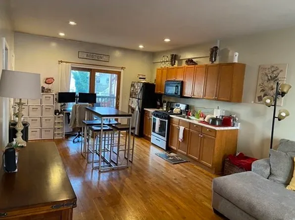 172 W 6th St #1, Boston, MA 02127