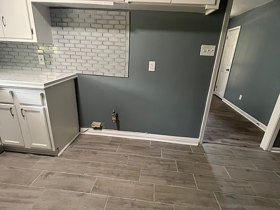 5th image of 278 Southlawn Dr