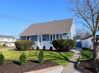 1035 West Dr, Merrick, NY