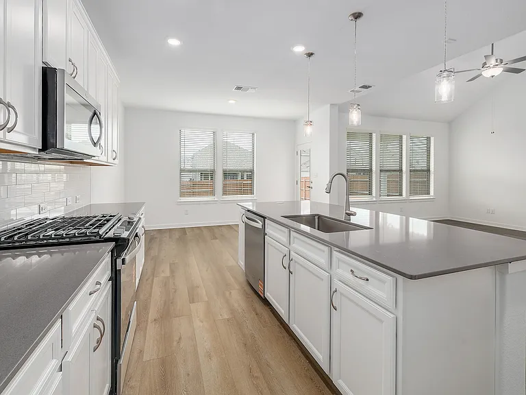 109 Ventura Dr — Photo 13