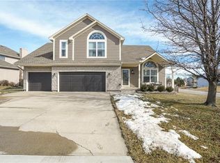 4411 SW Rivulet Dr, Lees Summit, MO 64082