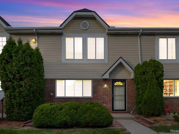 29756 Beverly Ln, Chesterfield, MI 48047