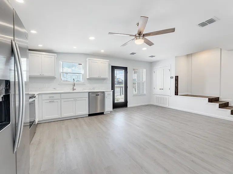 810 Birmingham Ave — Photo 3