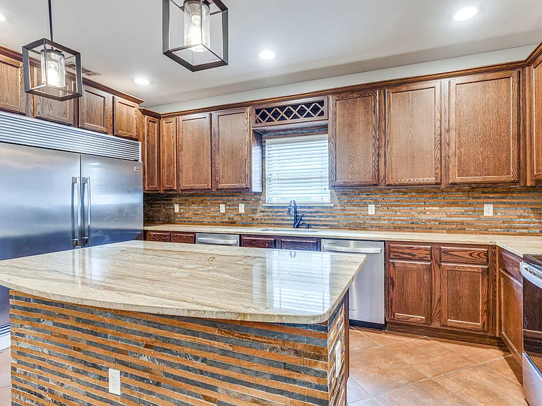 2712 Merida | TCU Duplex with all the comforts of home | Kitchen w/granite countertops