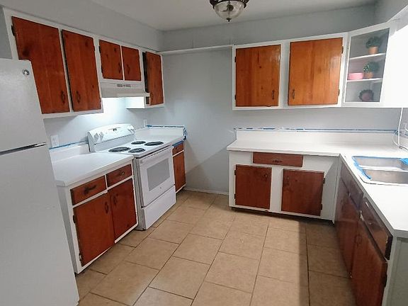 3rd image of 667 Jennings Ave