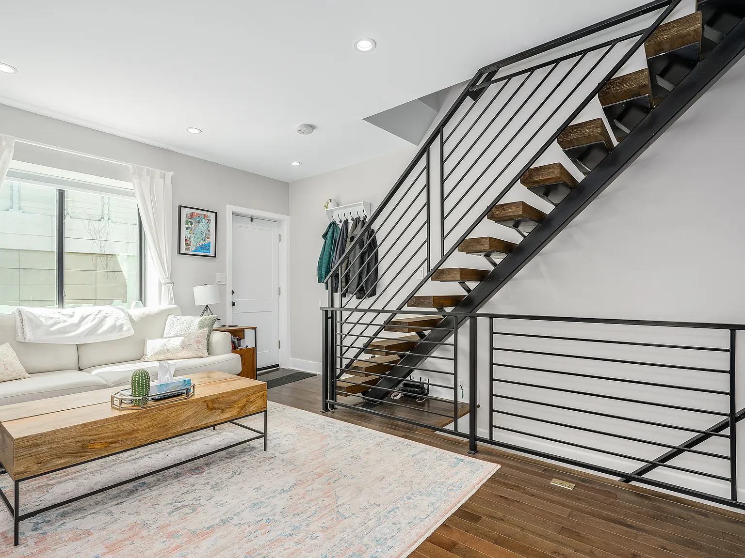 2 bed, 1.5 bath, 600 sqft, $2,400 — Photo 3