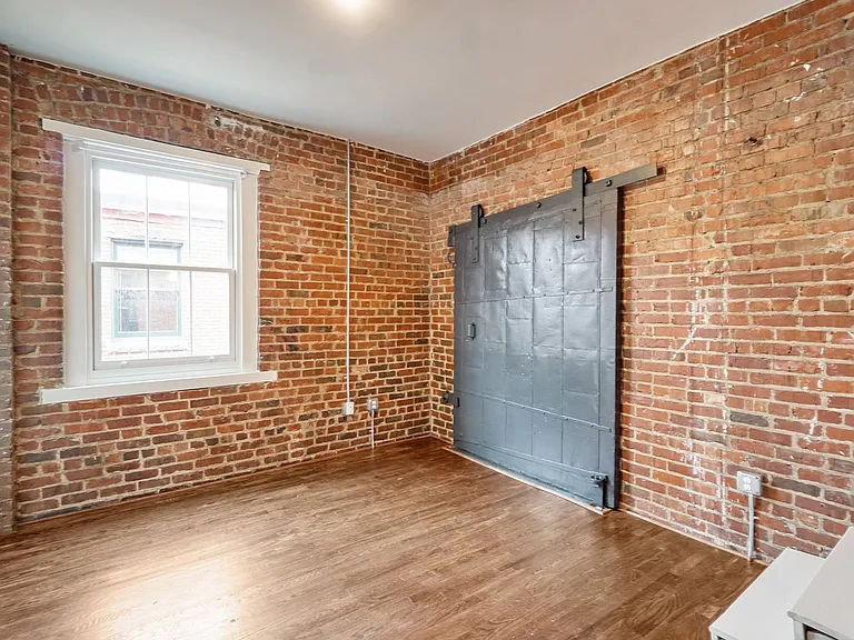 10 Walnut Aly — Photo 12