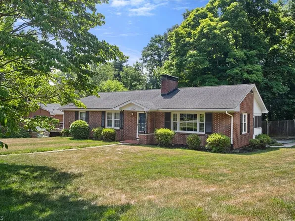 1734 Lancelot Ln, Winston Salem, NC 27103