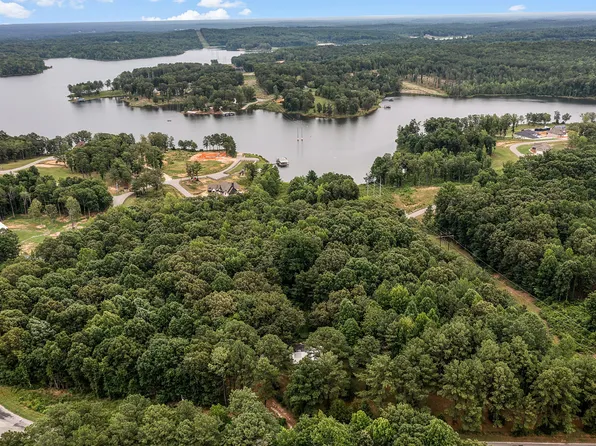 1690 Reedy Creek Rd, Huntingdon, TN 38344