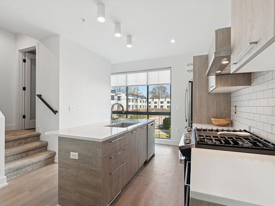 533 E Harrison 3, photo 8