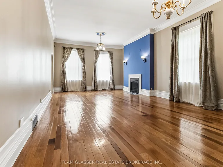 510 Dufferin Ave — Photo 13