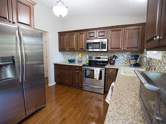 4th image of 924 Hartney Dr