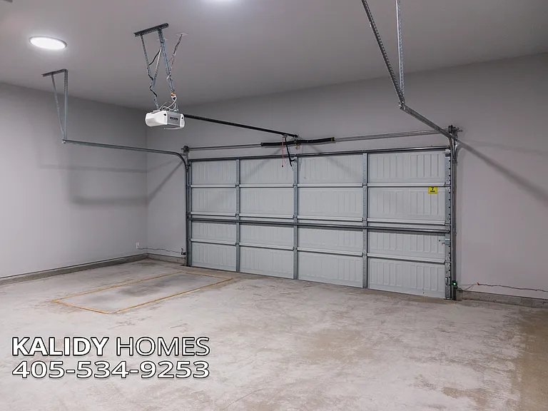905 S Howard Ave — Photo 22
