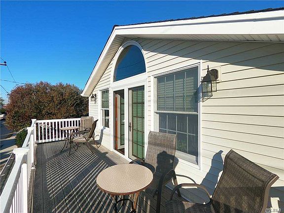 3rd image of 70 Garden City Ave