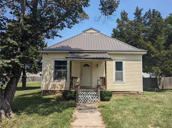 221 E Elm St, Drexel, MO 64742