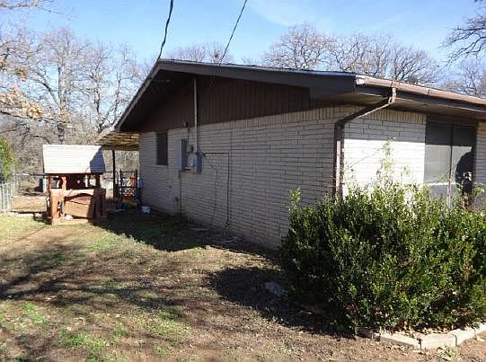 3rd image of 2140 McArthur Ave