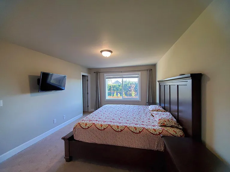 Primary Bedroom w/ King size Bed