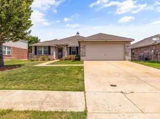 2136 Edgewood Dr, Grand Prairie, TX 75052