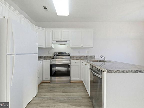 5th image of 48407 Surfside Dr
