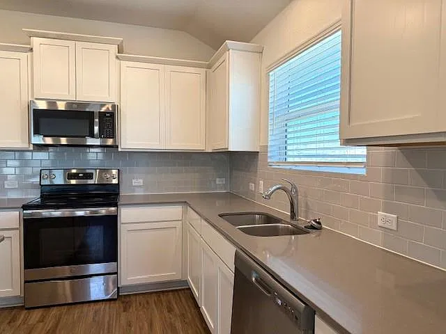 4 bed, 2.0 bath, 1919 sqft, $2,150 — Photo 4