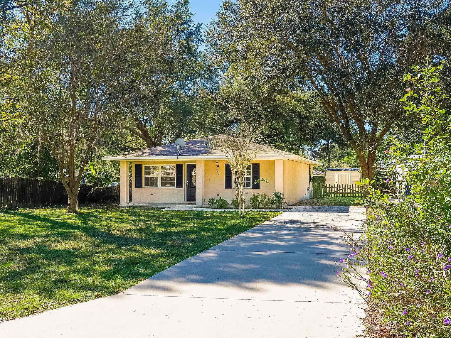 2 bed, 1.0 bath, 1608 sqft, $1,595 — Photo 3