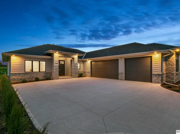 3012 S 209th Ct, Elkhorn, NE 68022