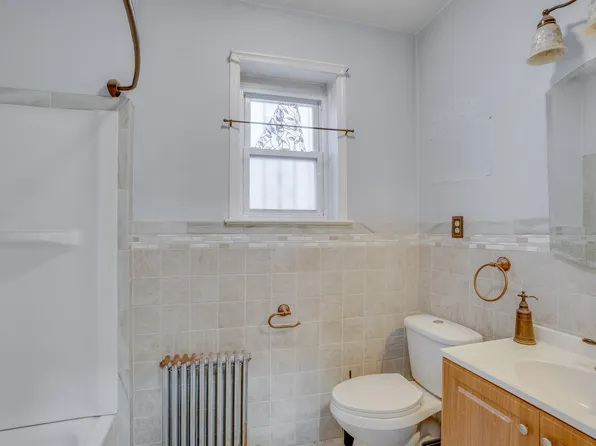 678 Liberty Avenue image 5 of 9