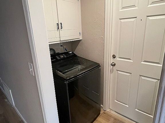 3rd image of 139 Marilyn Ave