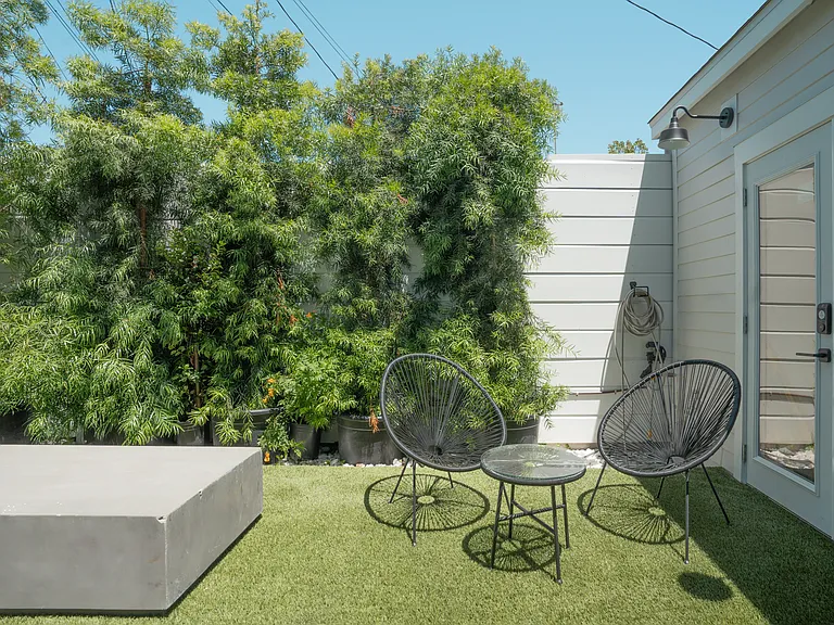 2222 S Budlong Ave #1/2 — Photo 19