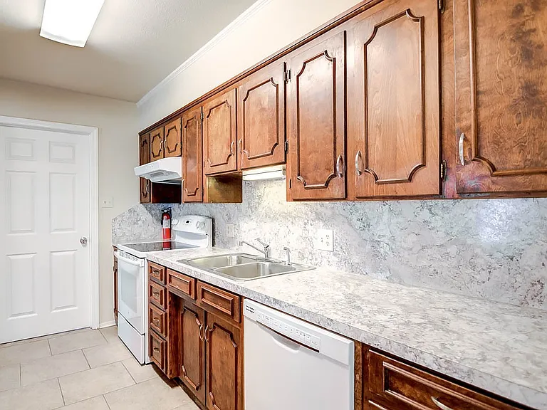 1407 Akron Dr — Photo 5
