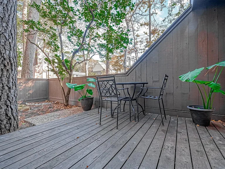 316 Litchfield Ln — Photo 12
