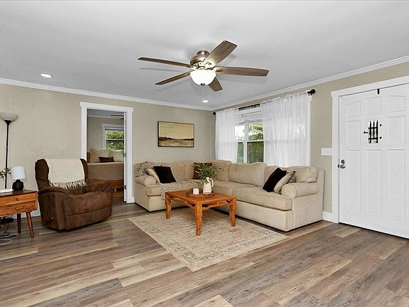 3rd image of 106 County Road 404