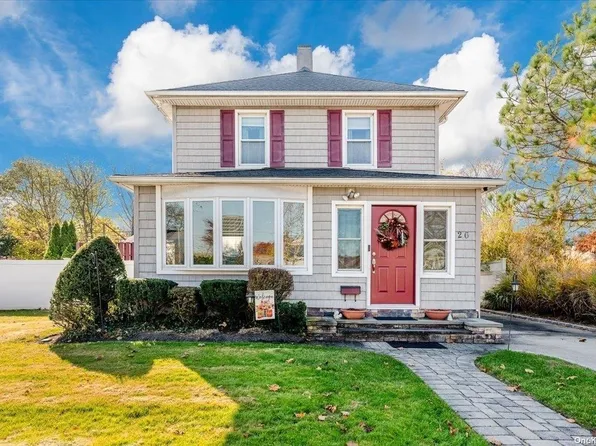 26 Pleasant Avenue, Blue Point, NY 11715